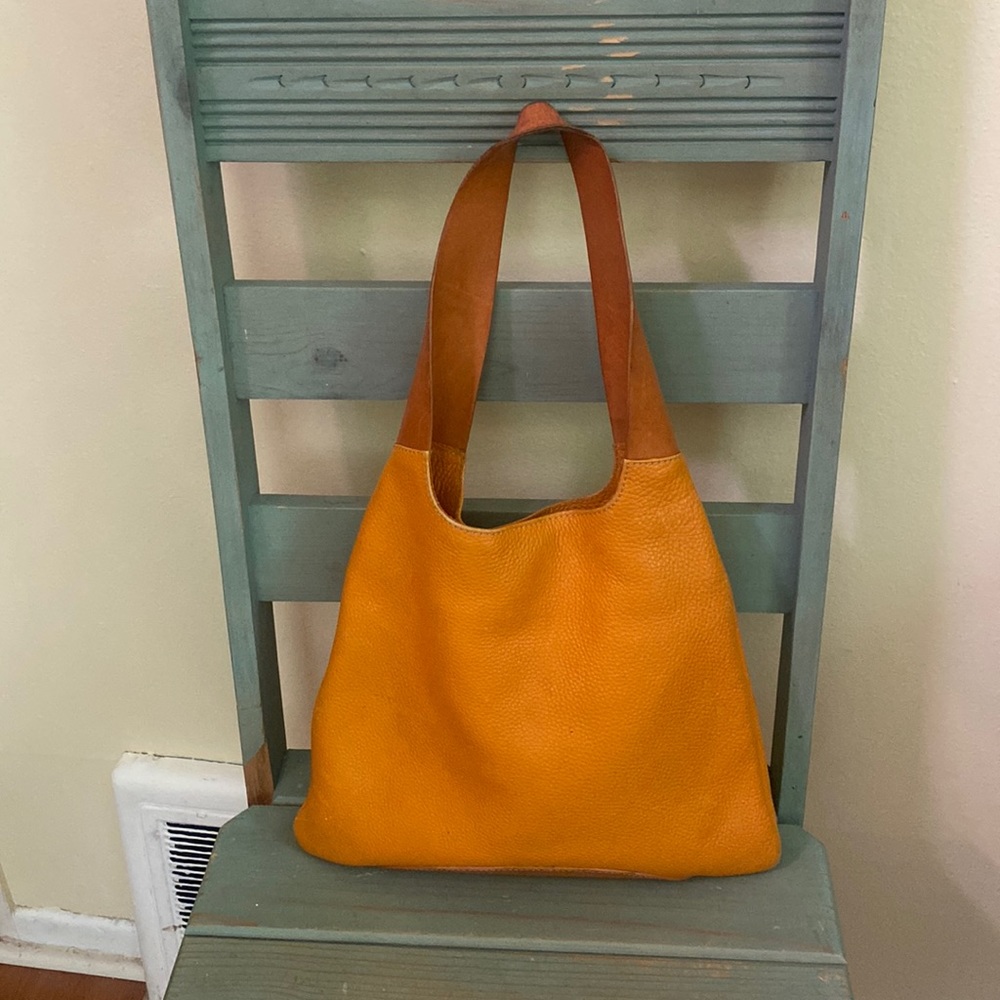 Peter Kent Buenos Aires over the shoulder leather bag